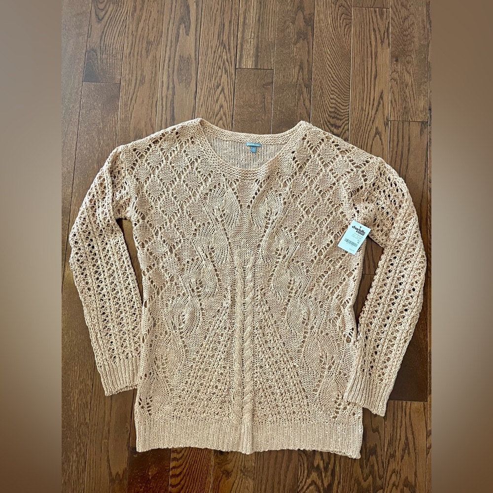 Women’s medium sweater new with tags, never worn lightweight